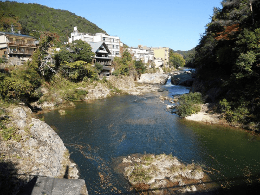 新城の川遊びスポット