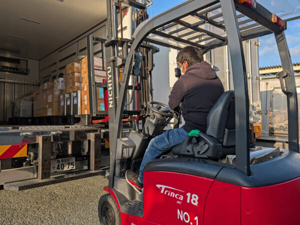 ダイケンフードソリューションズ_荷積み