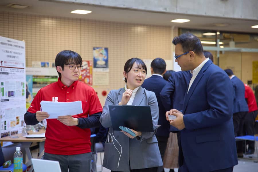 知識製造イグニッションブースでの議論の様子