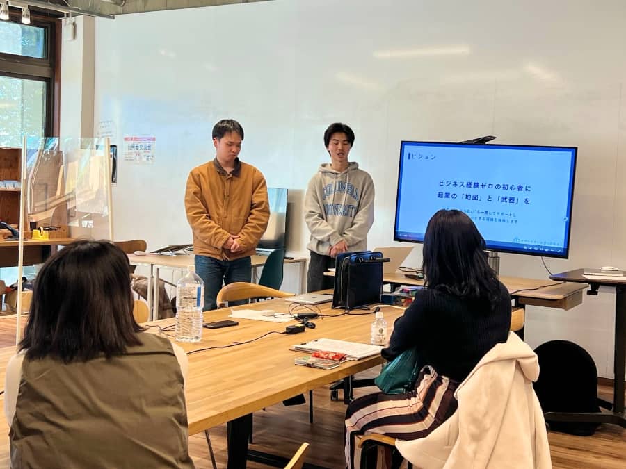 プレゼンをする様子