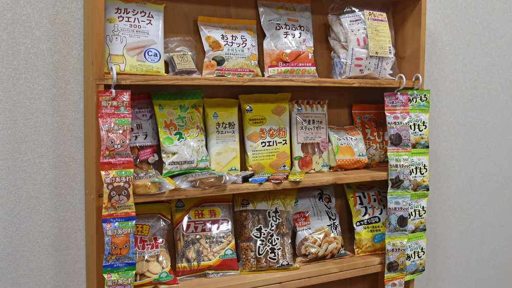 サンコーのお菓子商品棚