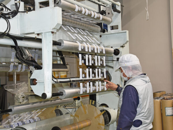 トップ堂_印刷チェックの様子