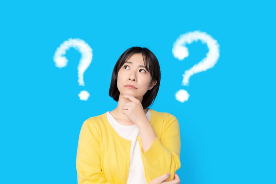 疑問を持つ女性