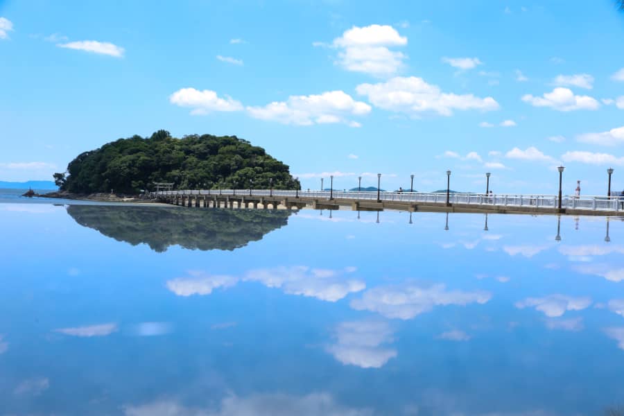 蒲郡市転職_夏の空と竹島のリフレクション