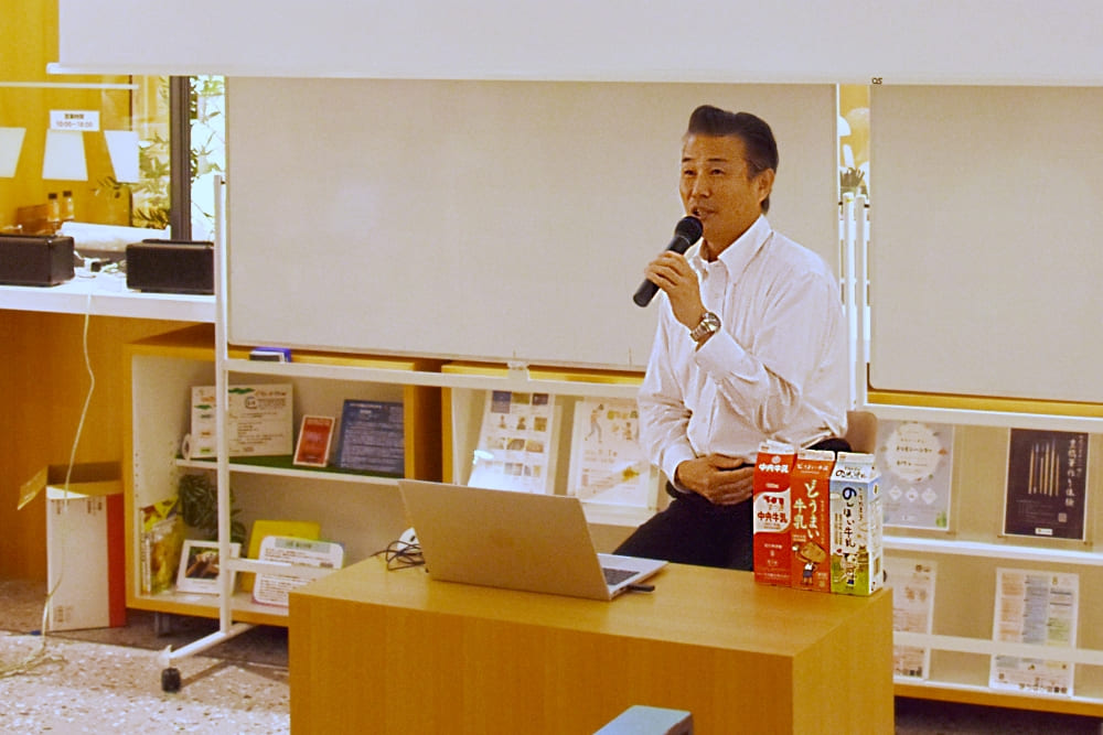 中央製乳ジェネカフェ_草柳朋